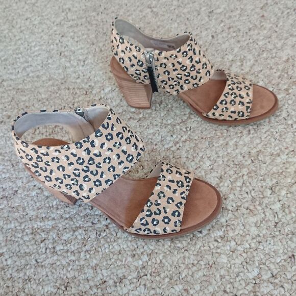 TOMS OrthoLite Majorca Cutout Sandals Natural Textured Cheetah size 7 - Picture 3 of 16